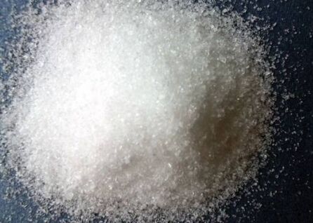 當結(jié)晶體溫度降低到47℃時，作業(yè)員添加動能轉(zhuǎn)換劑
